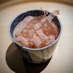 温石 - これもお初の試みでした。削り立ての鰹節の香りと、ちょっとお酢の効いた長芋素麺で口の中がスッキリ替わりました。