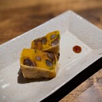 温石 - 南瓜と小豆のきんつば。小豆を甘納豆にしてから南瓜餡と合わせたもの。ハロウィンに因んで、この日の前日に思いついたそうです。