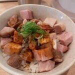 Mendokoro Nishio - 肉ご飯・豚肩ロースと鶏胸肉