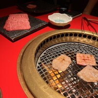 和牛とタン 焼肉 とみ 新橋本店 - 