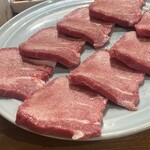 炭火焼肉ホルモンさわいし - 黒毛和牛特選タン