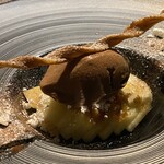 ビストロ ウエノ ニバンチョウ - 洋梨のカラメリゼ　アイスクリーム添え