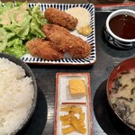 Yo Mpa Chi Gyo Jou - 牡蠣フライ定食