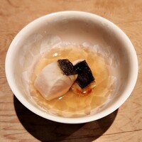 紀尾井町 三谷 - 宮城の鰆、塩締めした鰆は皮目を炙って香ばしい、昆布出し餡で。