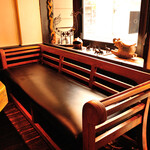 Dining Bar marib - 内観(カウンター席ベンチシート側)