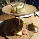 Point - 淡路産海苔のスコーンと生ウニのムース他、盛り合わせ