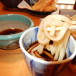 由す美 - 長い、切れていないのでどっぷりつけ汁に浸かってしまう