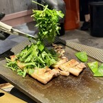 韓国料理bar チング - 調理中