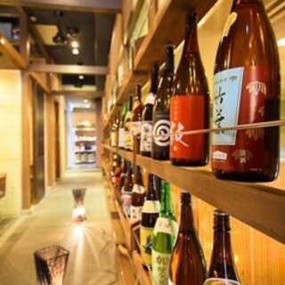 [Extensive range of drinks] We offer a wide variety of alcoholic beverages to match your dishes.