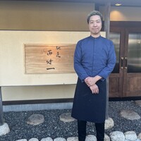 馳走西健一 - 店舗入口にて西大将