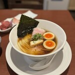 酒肴場 屯 - 津軽煮干し中華蕎麦（味玉入り）¥950