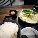 Hakata Motsunabe Ippachi - もつ鍋定食 味噌スープ