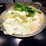 Hakata Motsunabe Ippachi - もつ鍋定食 味噌スープ
