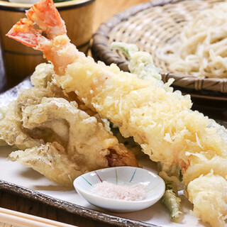 Juwari soba made with buckwheat flour from Hokkaido ◆ Enjoy with extra large shrimp tempura