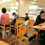 Dotoru Kohi Shoppu - 喫煙席はガラスで分離されたお部屋にあります。