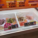 Sathiwan Aisukurimu - 冷凍ショーケースに並ぶアイスクリーム