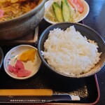 山月 - ◯漬物
桜漬は市販品かもしれないけれど
細かく切られた昆布の旨味が口の中で広がり
美味しかった

◯ご飯