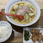 どうとんぼり神座 - 煮卵ラーメンと唐揚げのセット