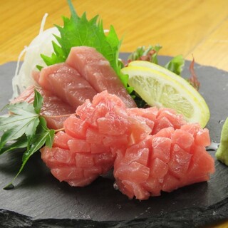 Proud of tuna! The freshest seafood and crispy Tempura are also appealing.