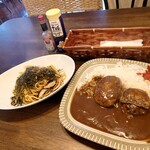 パーラー樹 - ハンバーグカレー 950円(税込)。
      きのこスパゲティ 750円(税込)。 