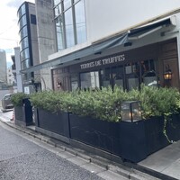 Terres de Truffes, Tokyo - 道を歩いていると右手にお店が見えてくる｡