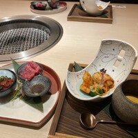 牛刺しと焼肉 仔虎 クリスロード店 - 