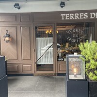 Terres de Truffes, Tokyo - 中々おしゃれな佇まい｡