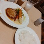 ガスト 仲御徒町店 - 日替わりランチ　全景