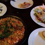 H’s　フュージョン - シーフードのフィデウアとスペシャルサラダ 