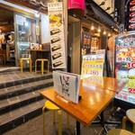 鳥楽酒場 - テーブル席①