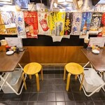 鳥楽酒場 - テーブル席②