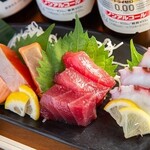 鳥楽酒場 - 刺し身3点盛り