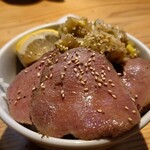 自家製麺 うろた - 低温調理牛タンネギ塩ご飯