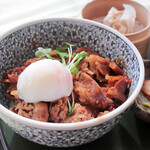 満濃ヒルズカントリークラブ - 牛カルビ焼肉丼温玉のせ