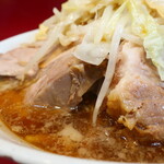 ラーメン二郎 - 豚の厚み