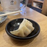 肉汁餃子と190円レモンサワー 難波のしんちゃん - 