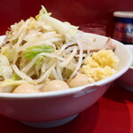 ラーメン二郎 - ラーメン半分＋ニンニク少し＋青ネギうずらＷ