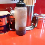 ラーメン二郎 - 卓上調味料