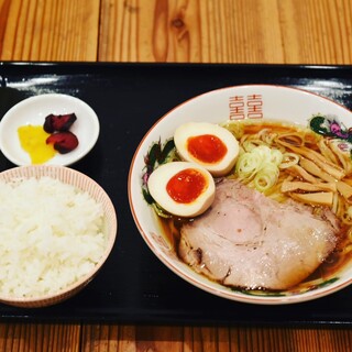 ``Homemade Chinese Soba'', which continues the lineage of a popular chain store, is also delicious.