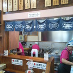 池上製麺所 - オーダー受付カウンターです。うどんをオーダーすればスグに作ってサーブされます