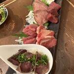 大衆馬肉酒場　冨士山 - 新鮮馬刺し5種盛り合わせ