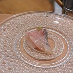 鮨 たつ也 よしかわ - カンパチ