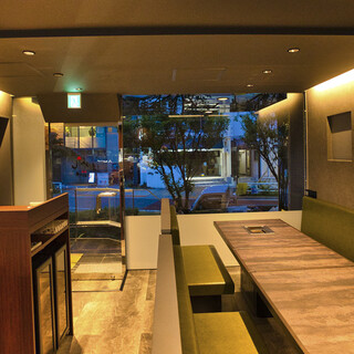 最大10名様までのテーブル席ご用意ございます。