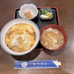 酒泉 わたゆり - かつ丼、ご飯半分　880円