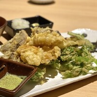 和食 いぶり別邸 新橋店 - ・きのこの天ぷら盛り合わせ 980円