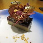 Derire - 前菜～オペラ風〜 フォアグラ ポルト酒 秋茄子とロースビーフと柿とカクテルを使ったタルタル  ショコラのチップ 牛肉のクリーム トリュフ風味のバルサミコソース ナッツ