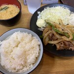 鉄板酒場 鐵一 - 焼肉定食 800円