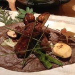 個室会席 北大路 品川茶寮 - 黒毛和牛と松茸の朴葉味噌焼き