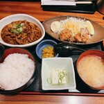Kajiya Bunzou - もつ煮込み＆鶏の唐揚げ定食　990円