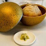 プレスキル - パンも当然ですが美味。海藻バターも。